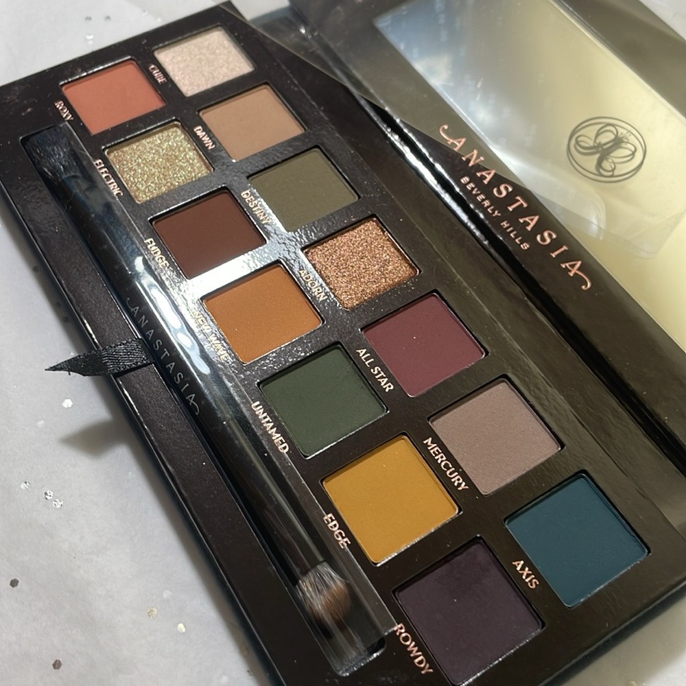 Palette - Picture 3 of 8